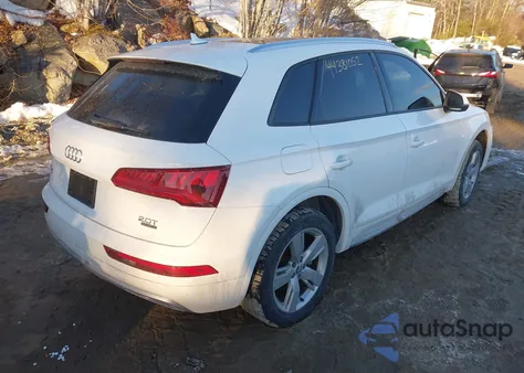 2018 Audi Q5 2.0T Premium/2.0T Tech Premium z USA, uszkodzony, nr VIN WA1ANAFY7J2117714